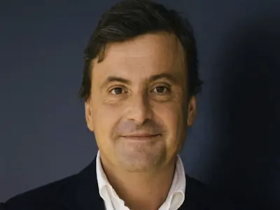 Carlo Calenda raccomanda Avelixio